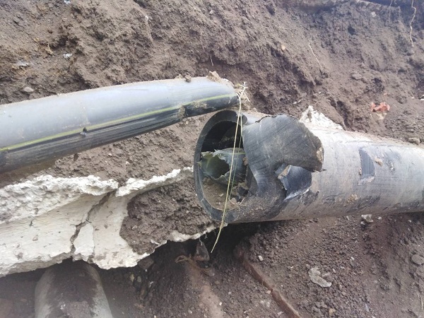 Cотрудники «Газпром газораспределение Челябинск» оперативно восстановили газопровод, поврежденный строительной техникой