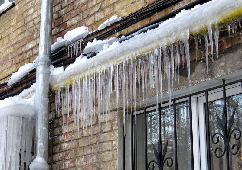 icicles-drop-gas-pipe-15744.jpg
